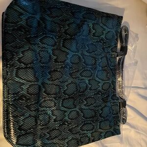 Bloomingdale’s green snake tote, xl capacity